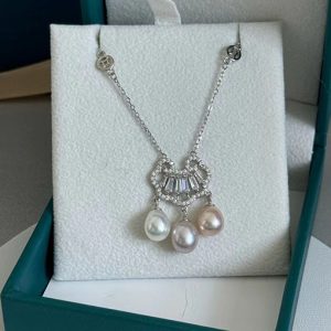 Cloud Shaped Pearl Pendant