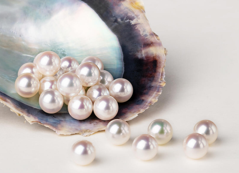 How to Examine and Classify Pearls